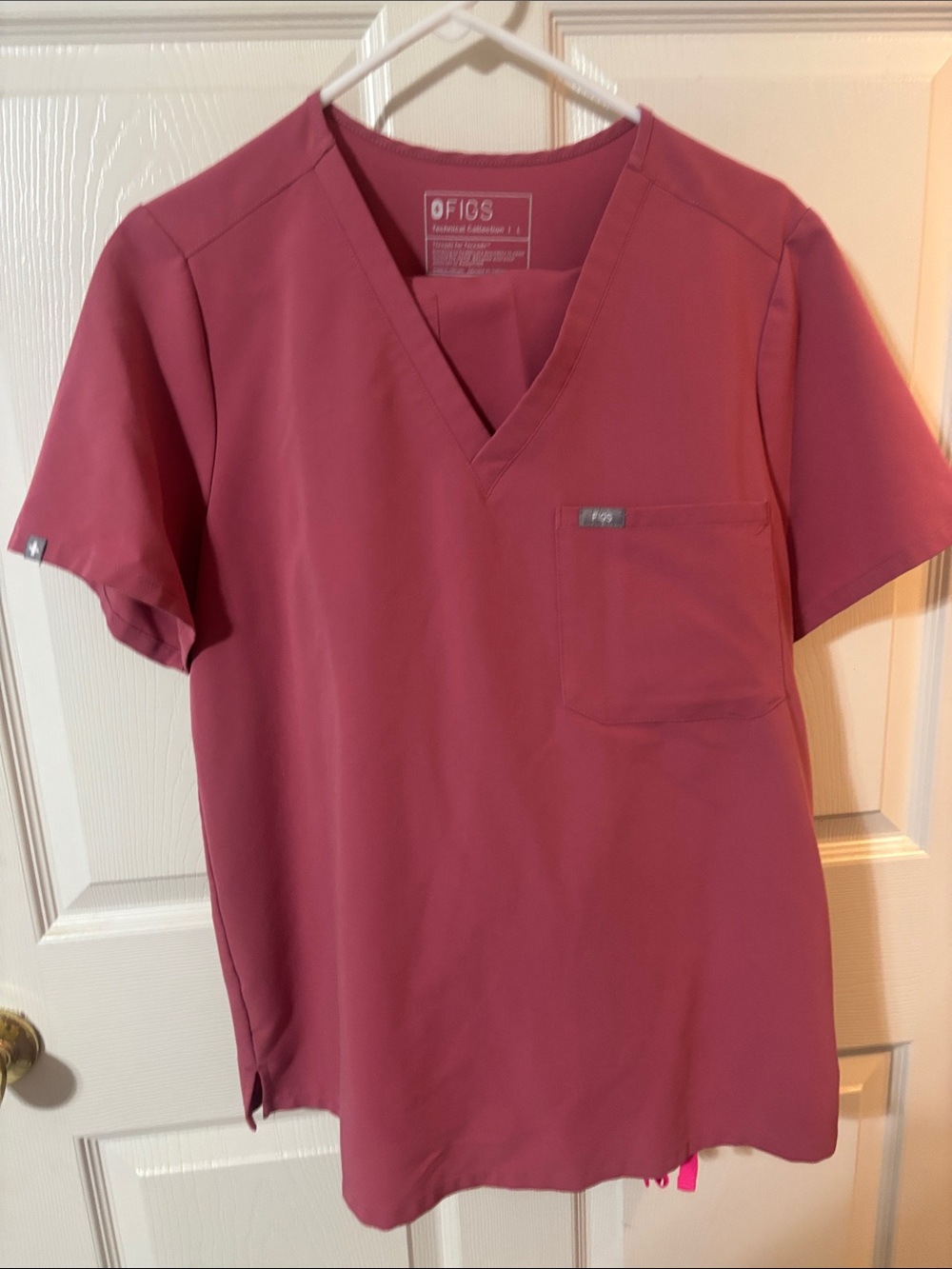 RARE—Figs Quartz Women's Scrub Set Breast Cancer Awareness